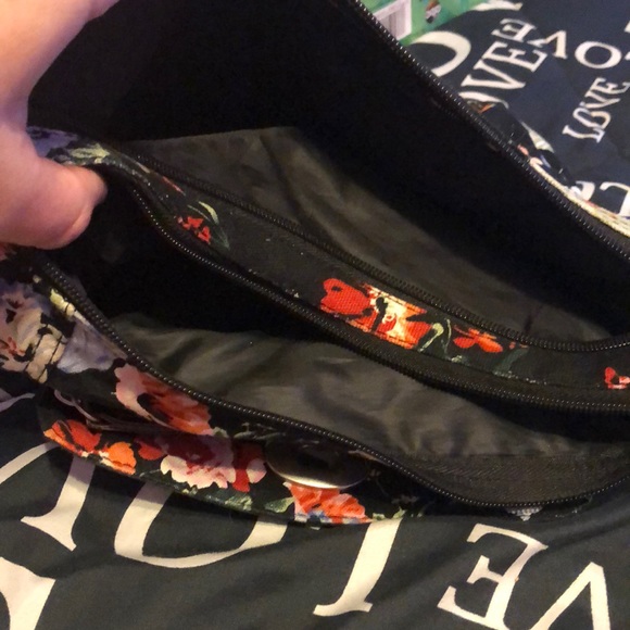Vera Bradley messenger bag - Picture 2 of 2